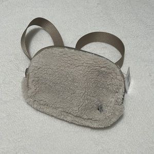 Lululemon everywhere belt bag